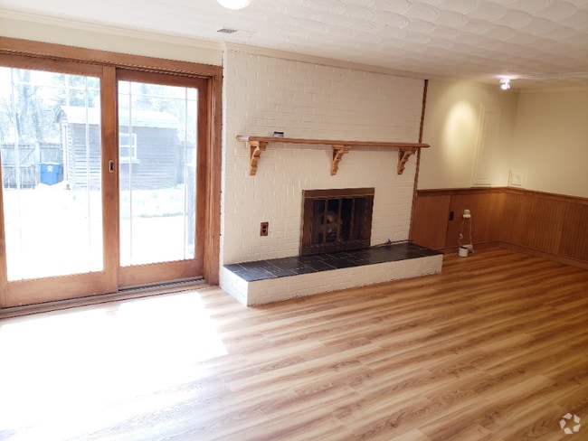 Building Photo - 113 Davis Ave SW