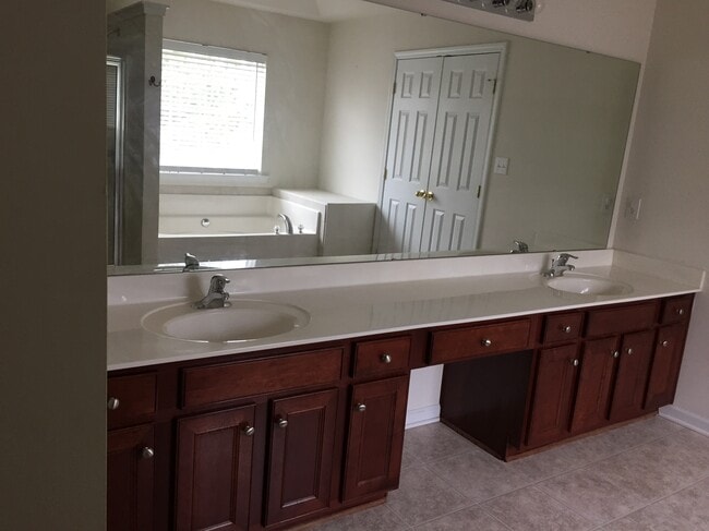 Foto del edificio - 15037 Taylor Ridge Ln