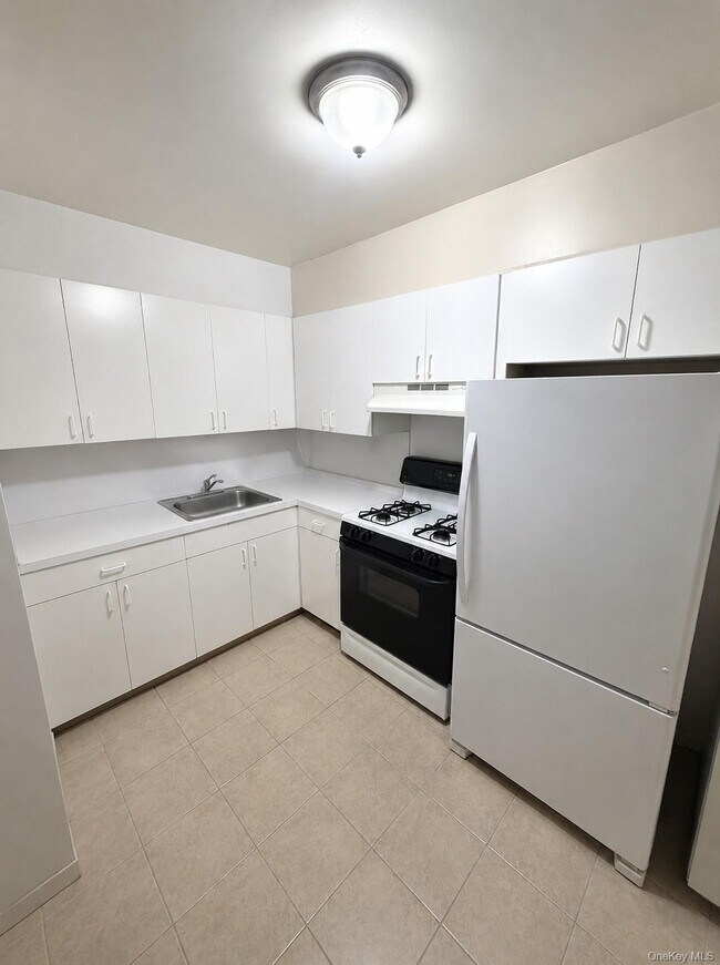 Foto del edificio - 74-02 43rd Ave