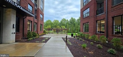 Building Photo - 102 St Ives Pl