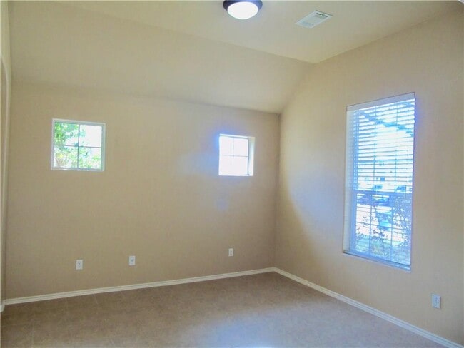 Foto del edificio - 3717 Tall Cedars Rd