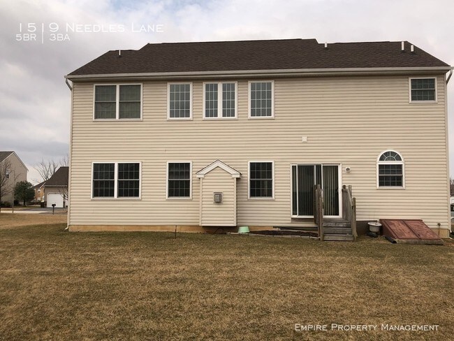 Building Photo - 5 Bedroom 3 Bathrooms in Breinigsville