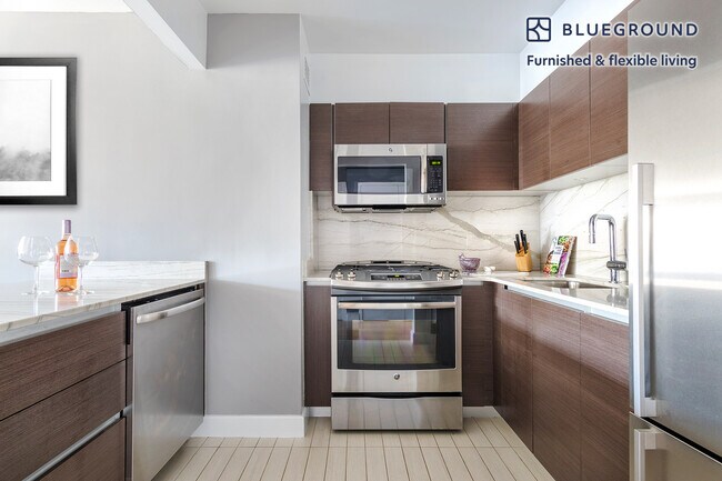 Building Photo - 360 E 65th St