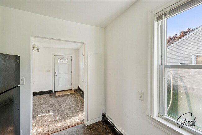 Foto del edificio - $1050month - 2 Bed 1 Bath in Roseville