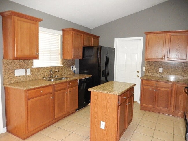 Building Photo - 600 Ponderosa Cir