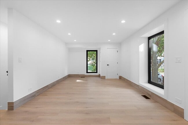 Building Photo - 1929 N Drake Ave