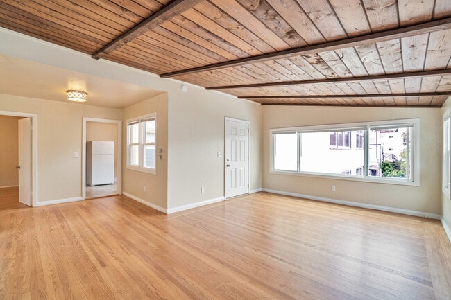 Building Photo - 479 Stow Ave
