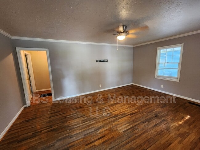 Building Photo - 427 Bernard Dr
