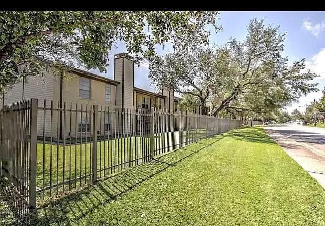 Building Photo - 10650 Steppington Dr