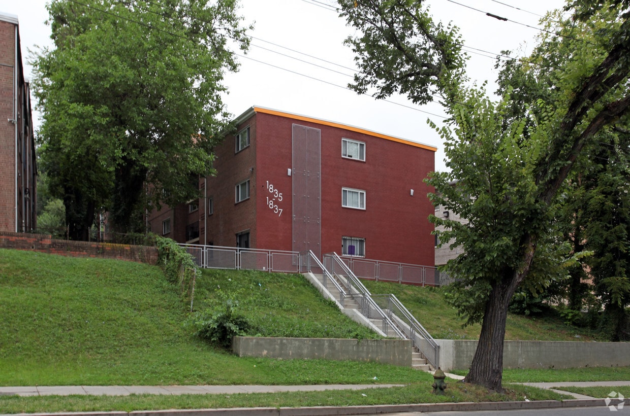 Foto principal - 1835-1837 Good Hope Rd SE