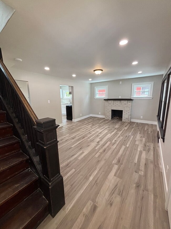 Building Photo - Beautiful 3 Bedroom 2 Bathroom Home in Bea...
