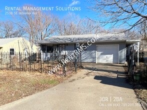 Building Photo - 2538 SE Indiana Ave