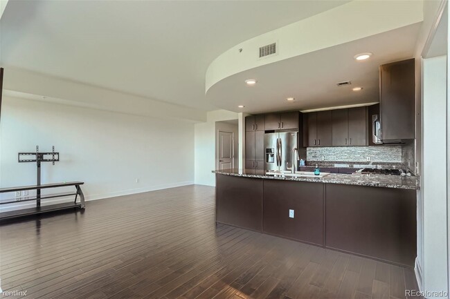 Building Photo - 1 br, 1 bath Condo - 2990 East 17th Avenue...