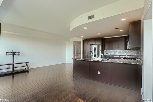 Foto del edificio - 1 br, 1 bath Condo - 2990 East 17th Avenue...