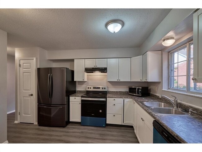 Building Photo - 922 Hoover Village Dr