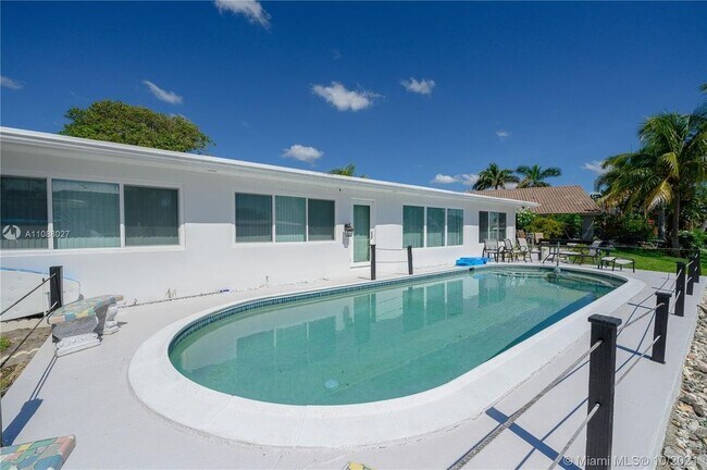 Pool - 4940 NE 28th Ave