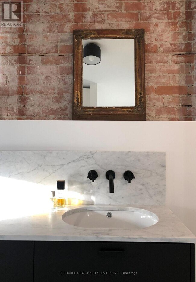 Building Photo - 70 Crescent Rd