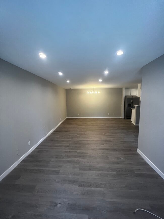 Building Photo - 7531 Hampton Ave