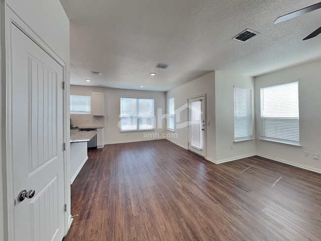 Foto del edificio - 180 Pebble Creek Run