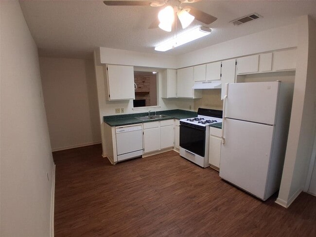 Building Photo - 6807 Colony Loop Dr