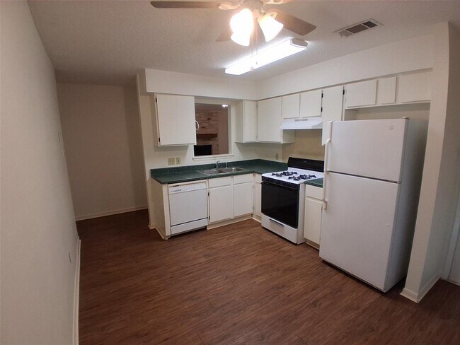 Foto del edificio - 6807 Colony Loop Dr