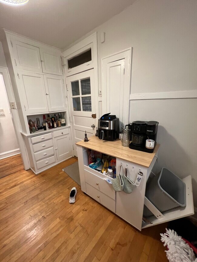 Foto del edificio - 2131 W Giddings St