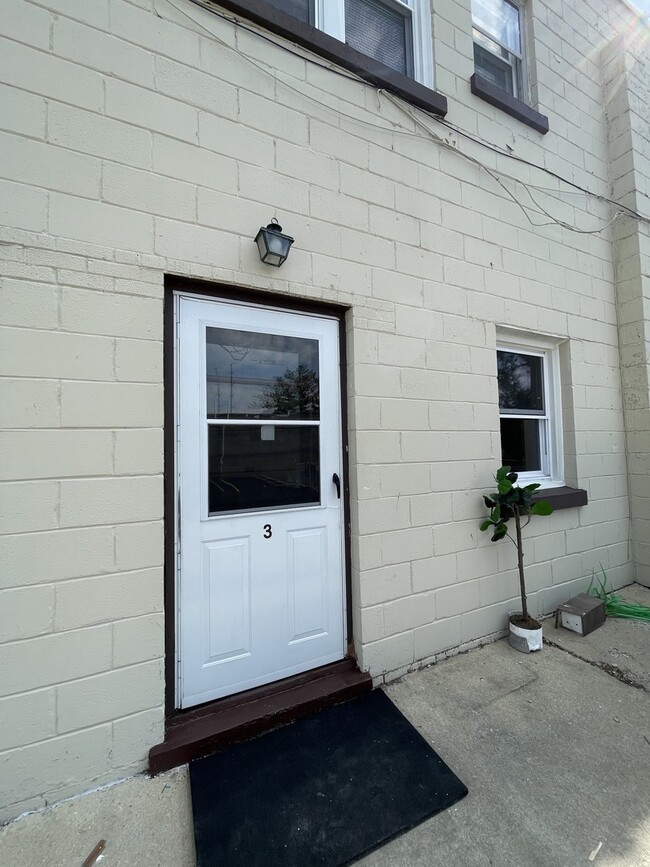 Building Photo - 3S230 Warren Ave