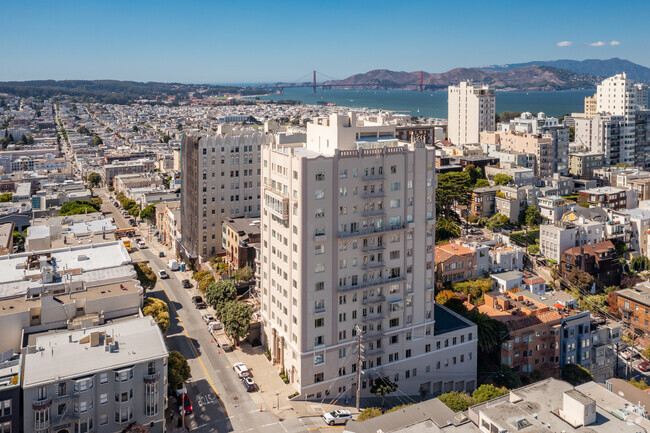 West - La Mirada Apartments