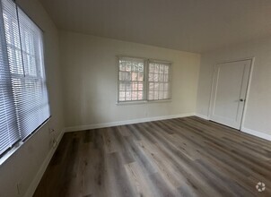 Building Photo - 645 Burnside Ave