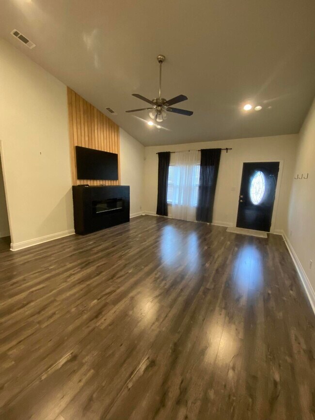 Building Photo - 6841 Nelson St