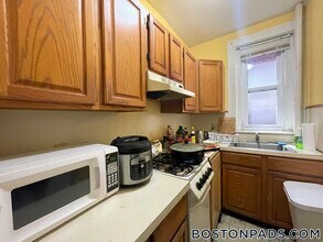 Building Photo - 463 Park Dr