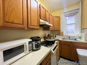 Building Photo - 463 Park Dr