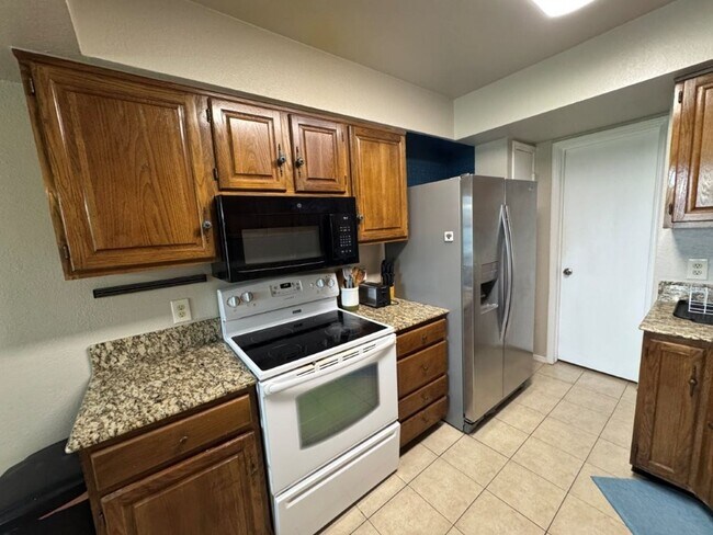 Foto del edificio - 3-bedroom Condo in Quail Springs area, ful...