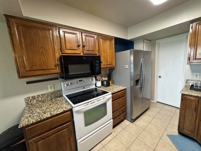 Building Photo - 3-bedroom Condo in Quail Springs area, ful...