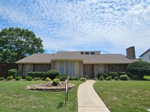 Building Photo - 3700 San Juan Cir