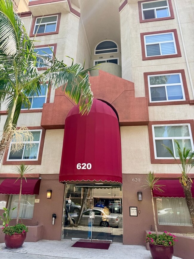 Building Photo - 620 S Gramercy Pl