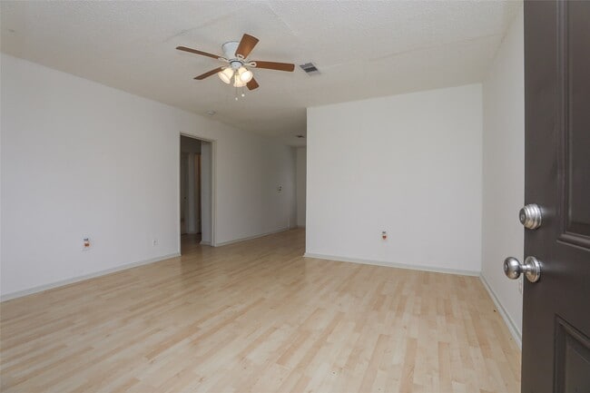 Building Photo - 5418 Myrtlewood St