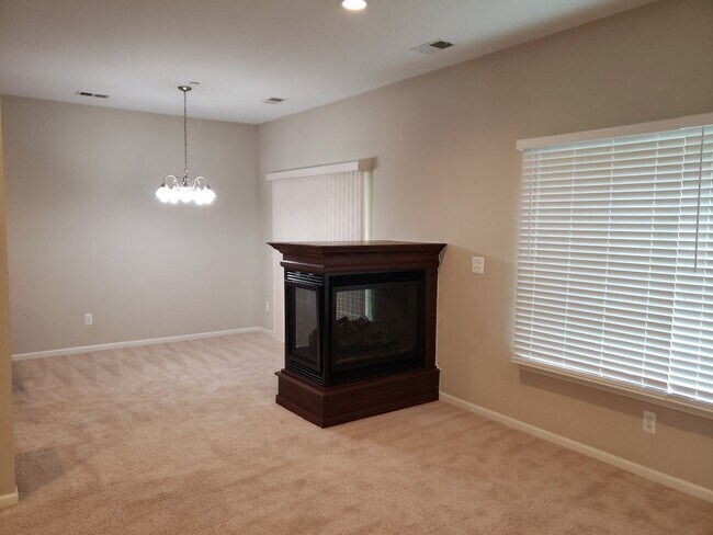Building Photo - 14261 Shadywood Dr