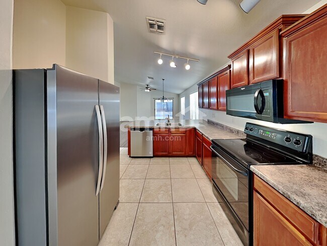 Foto del edificio - 2033 W Vineyard Plains Dr