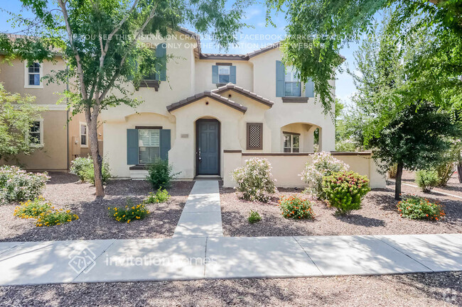 Building Photo - 4049 E Devon Dr