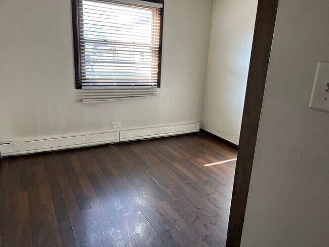 Foto del edificio - 14823 Kilpatrick Ave