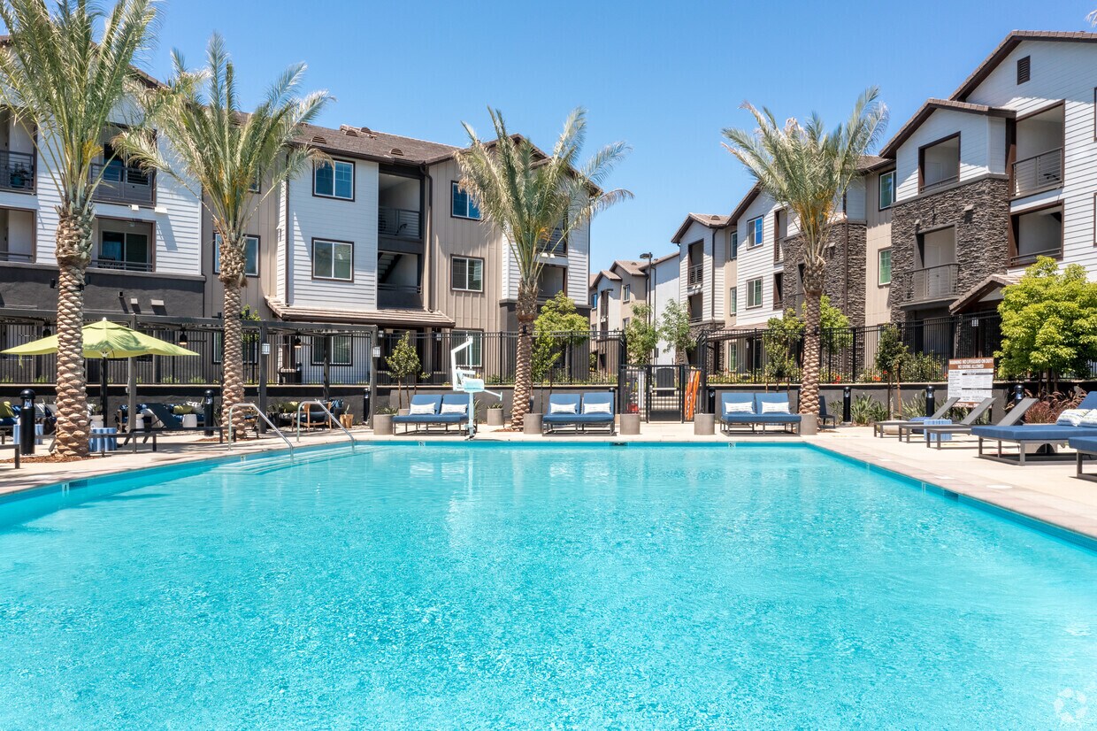 The Vineyards Apartments Apartments in Porter Ranch, CA Westside