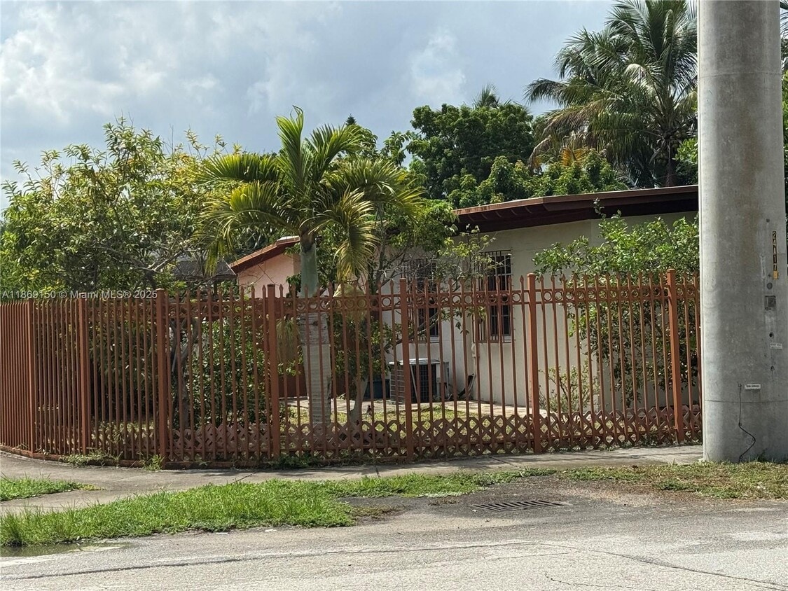 Building Photo - 505 NW 117th St