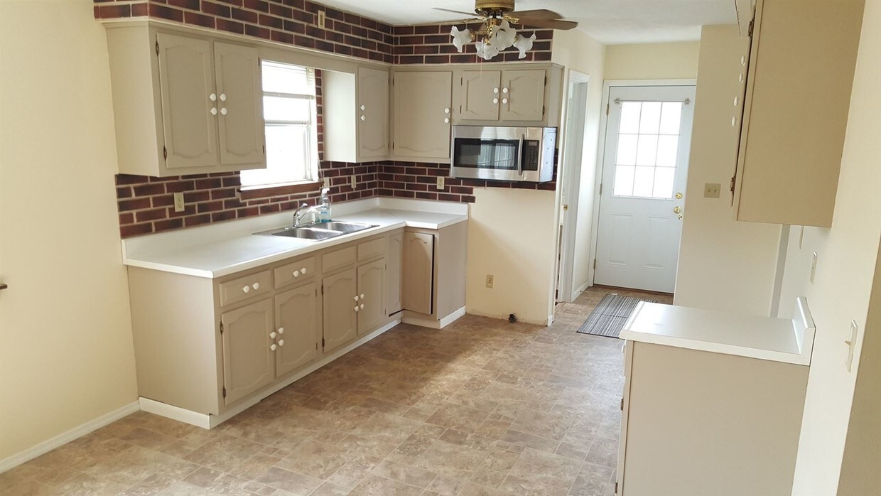 Primary Photo - 3 br, 1.5 bath House - 1147 Hayes Street