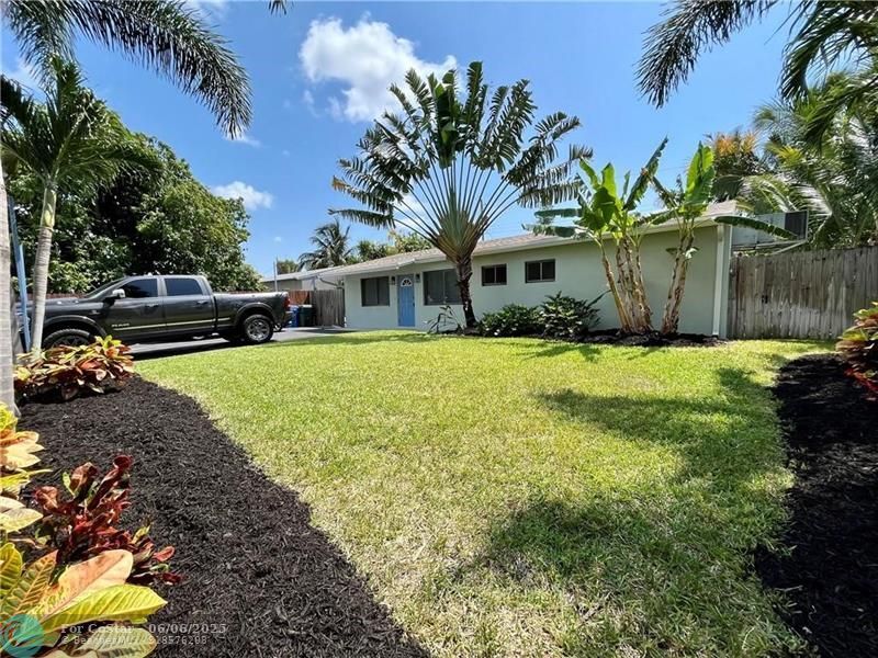 Foto principal - 5950 NE 6th Ave