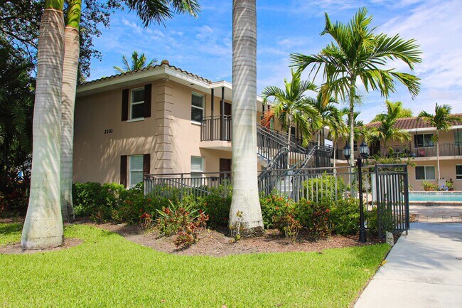 Building Photo - **MOORINGS** 2 BED / 1.5 BATH CONDO - NEAR...