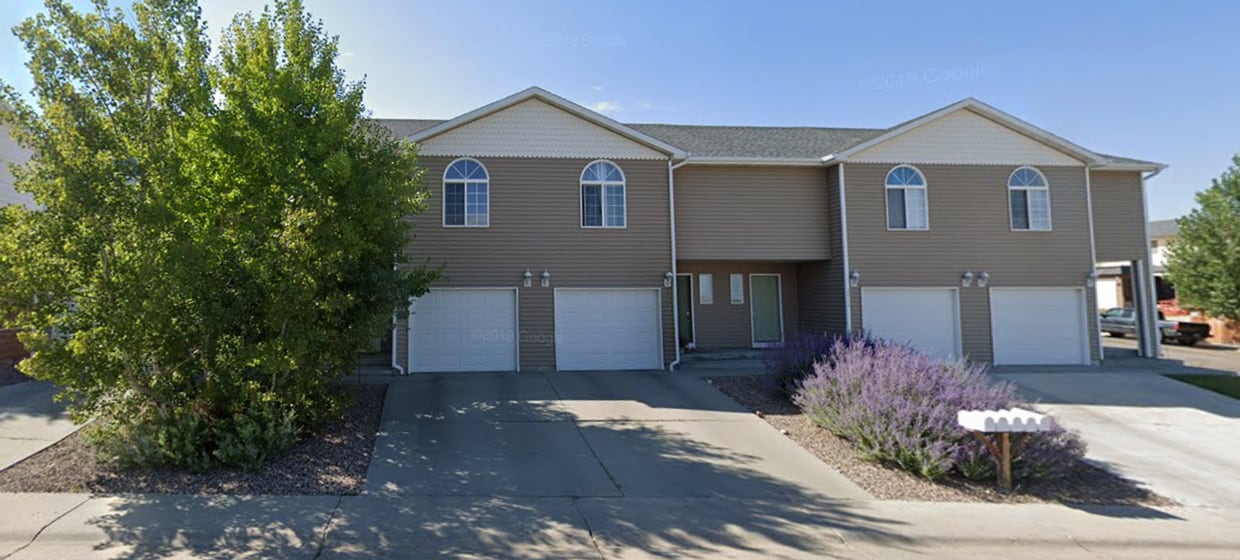 Primary Photo - Large Eastside Townhouse