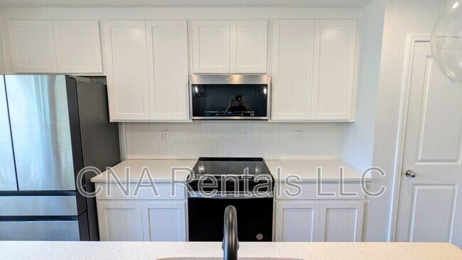 Foto del edificio - 2367 Summit Ave NW