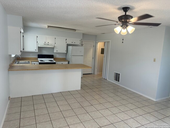 Photo - 401 W Adams St (Pleasanton, TX) House