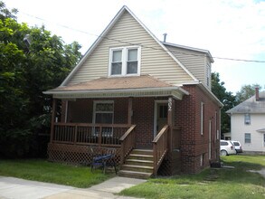 Building Photo - 802 Rogers St